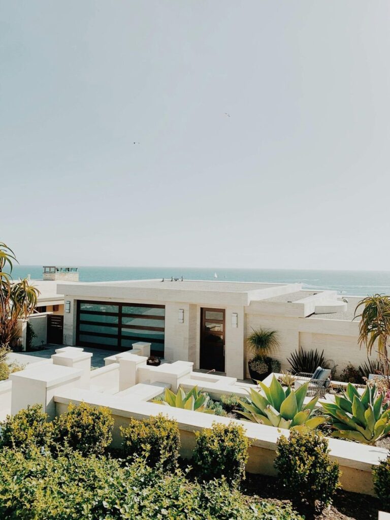 Coastal market photo from the source report